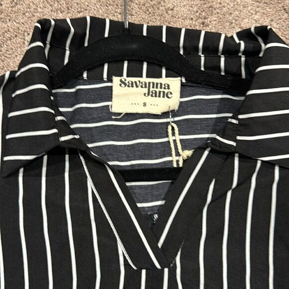 Savanna Jane blouse with bell sleeves ! Size small black and white NWT - Picture 4 of 8